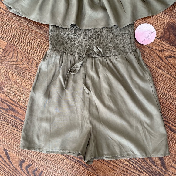 BNWT Francesca’s Ruffle Jumper Small Olive green by Full Circle Trends - Picture 11 of 12